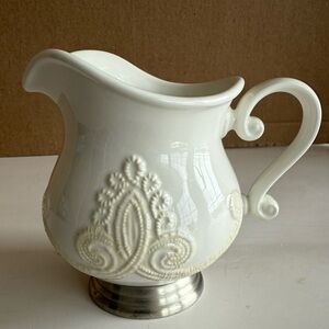 Lenox “Linen Closet” Accessories Creamer Embossed with a Silver Metal Base